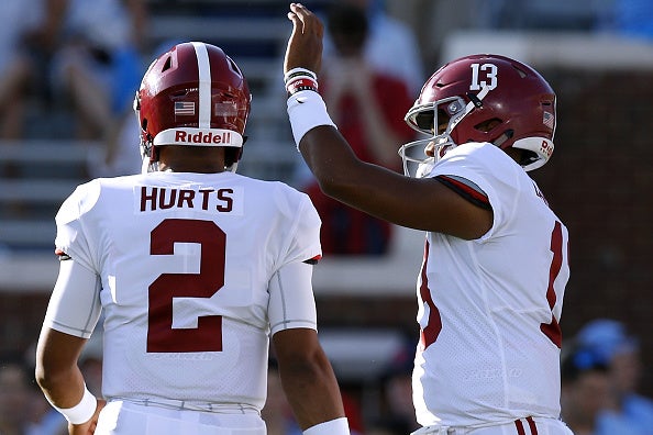 La historia entre Tua Tagovailoa y Jalen Hurts